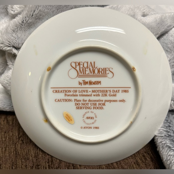 ***AVON 1985 Special Memories mini plate called “Creation of Love”. - Picture 2 of 3